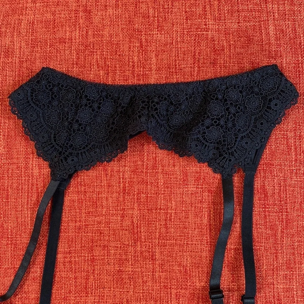 VTG Fredricks of Hollywood Black Lace Lingerie Garter Belt